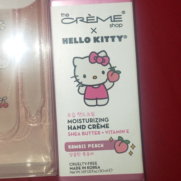 The Creme Shop x Hello Kitty Hand Creme & Glass Nail File Gift Set - Picture 6 of 7